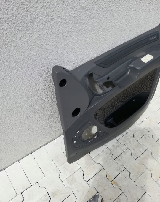 TAPICERKA BOCZEK DRZWI DAF XF 106 RH 1679386 - Puerta y piezas para Camión: foto 2 TAPICERKA BOCZEK DRZWI DAF XF 106 RH 1679386 - Puerta y piezas para Camión: foto 2