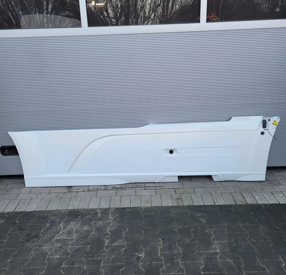 ZABUDOWA MIEDZYOSIOWA SPOJLER DAF XF 106 LIFT RH. 2123059 CHWALIM116 - Aerodinámica/ Spoiler para Camión: foto 1 ZABUDOWA MIEDZYOSIOWA SPOJLER DAF XF 106 LIFT RH. 2123059 CHWALIM116 - Aerodinámica/ Spoiler para Camión: foto 1