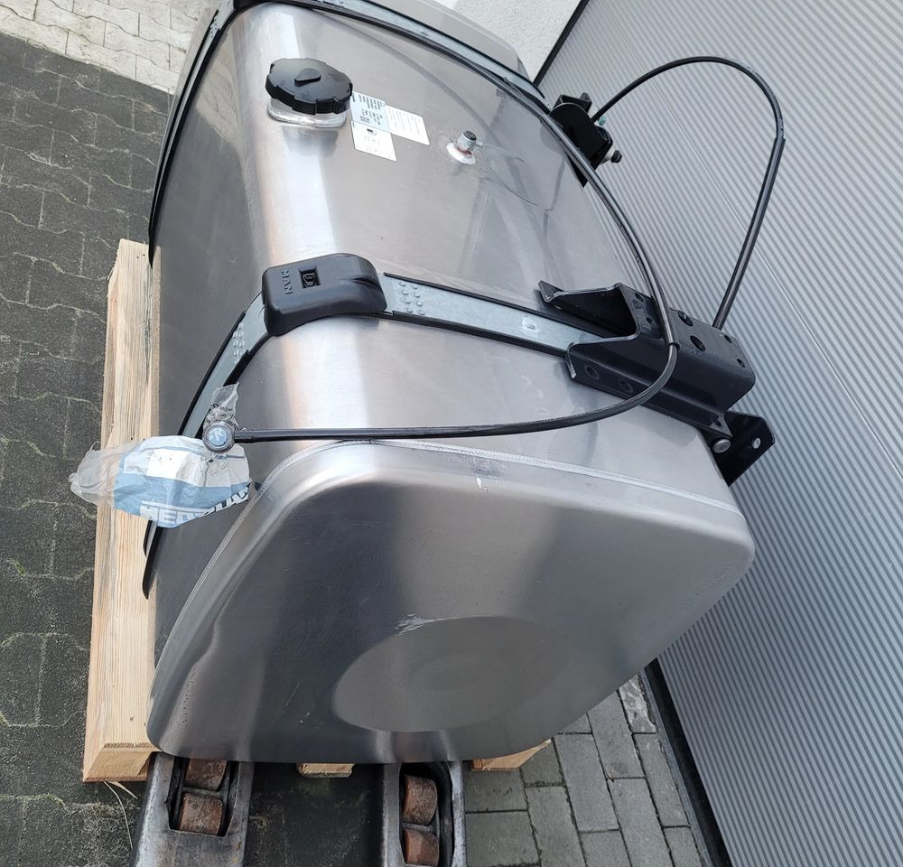 ZBIORNIK PALIWA MAN 580l TG3 TGX 81.12201-6936 KOMPLETY CHWALIM116 - Sistema de combustible para Camión: foto 2 ZBIORNIK PALIWA MAN 580l TG3 TGX 81.12201-6936 KOMPLETY CHWALIM116 - Sistema de combustible para Camión: foto 2