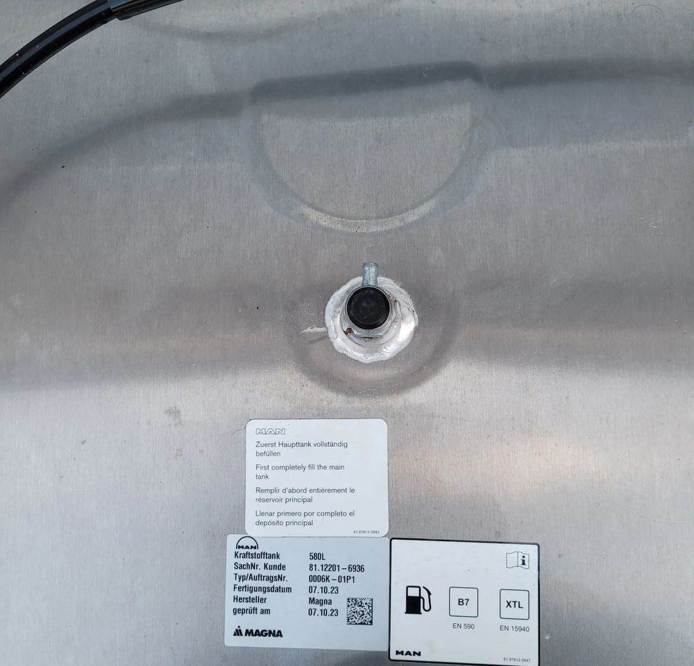 ZBIORNIK PALIWA MAN 580l TG3 TGX 81.12201-6936 KOMPLETY CHWALIM116 - Sistema de combustible para Camión: foto 4 ZBIORNIK PALIWA MAN 580l TG3 TGX 81.12201-6936 KOMPLETY CHWALIM116 - Sistema de combustible para Camión: foto 4