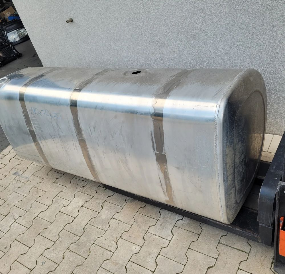 ZBIORNIK PALIWA VOLVO FH4 RENAULT OM 21516457 730l 180x70x70cm - Depósito de combustible para Camión: foto 2 ZBIORNIK PALIWA VOLVO FH4 RENAULT OM 21516457 730l 180x70x70cm - Depósito de combustible para Camión: foto 2