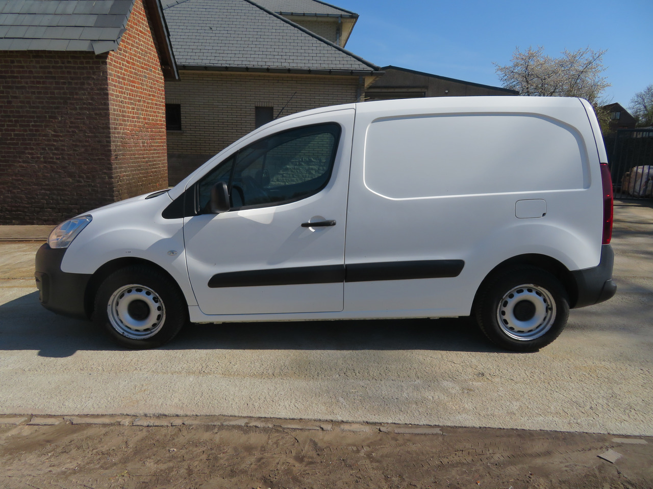 CITROËN Berlingo 1.6 BlueHDi CLUB - Furgón: foto 4 CITROËN Berlingo 1.6 BlueHDi CLUB - Furgón: foto 4
