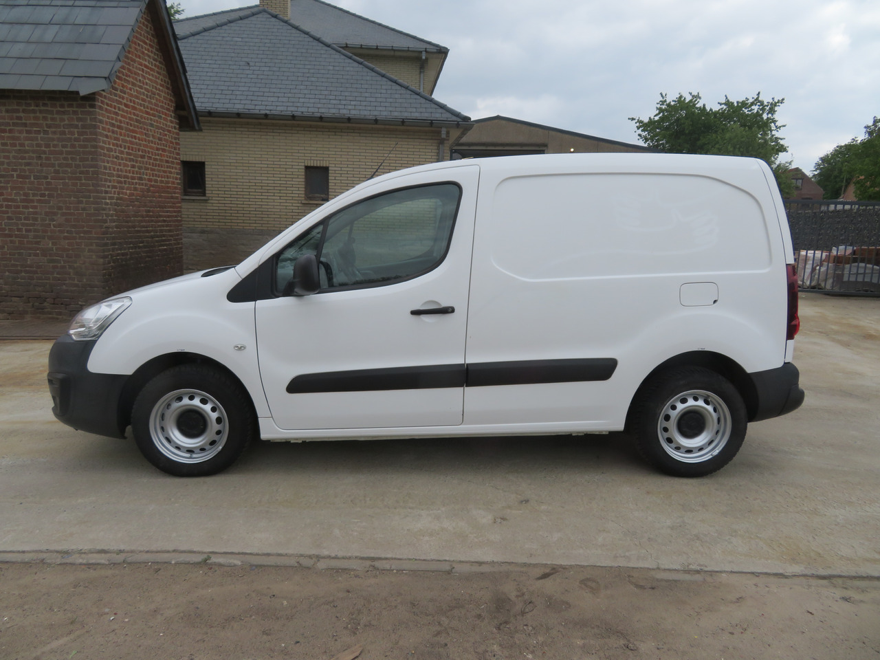 CITROËN Berlingo 1.6 BlueHDi CLUB - Furgón: foto 4 CITROËN Berlingo 1.6 BlueHDi CLUB - Furgón: foto 4