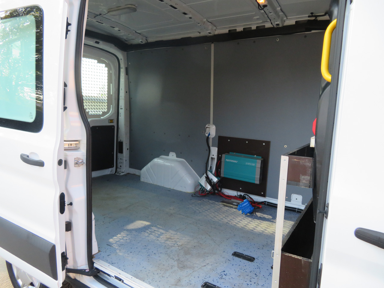 Furgón Ford Transit 2.0TDCi: foto 9