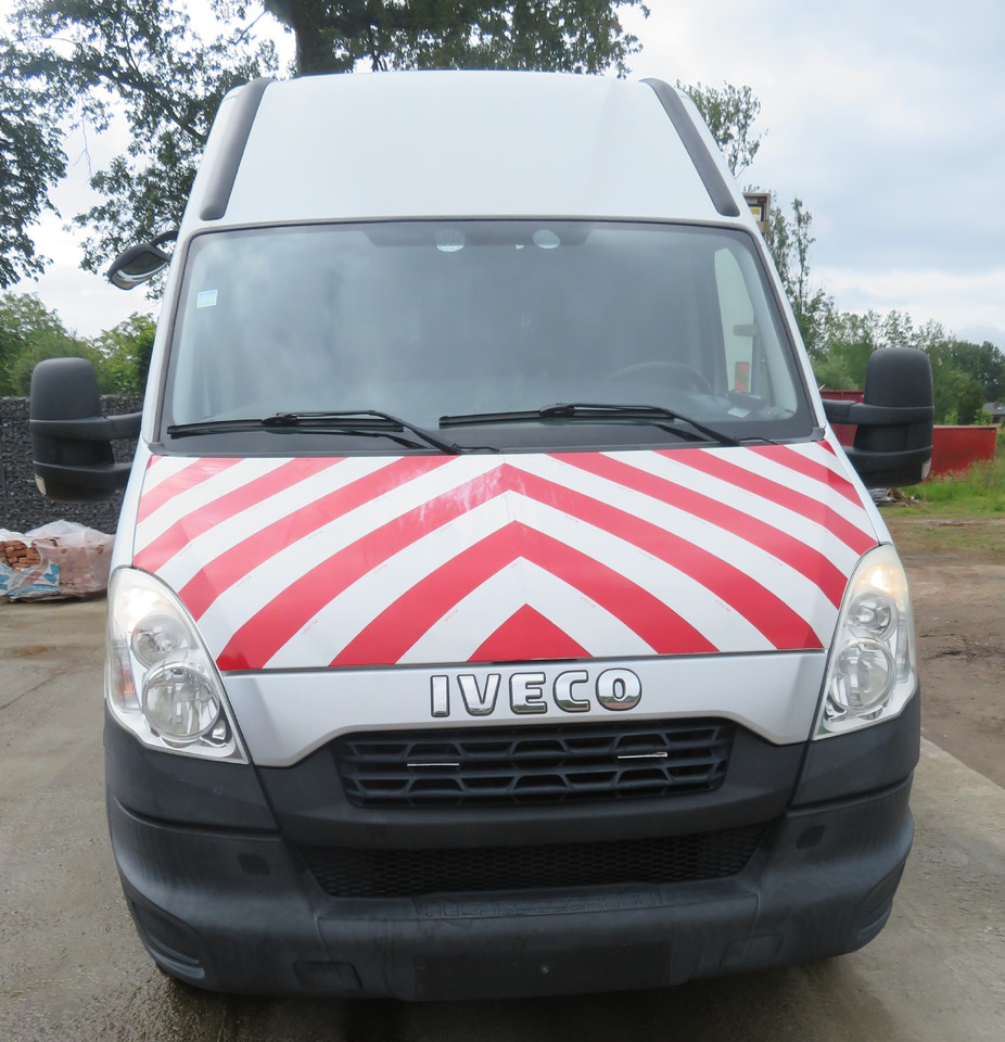 Iveco Daily 50C15 - 4X2 - Furgón: foto 2 Iveco Daily 50C15 - 4X2 - Furgón: foto 2