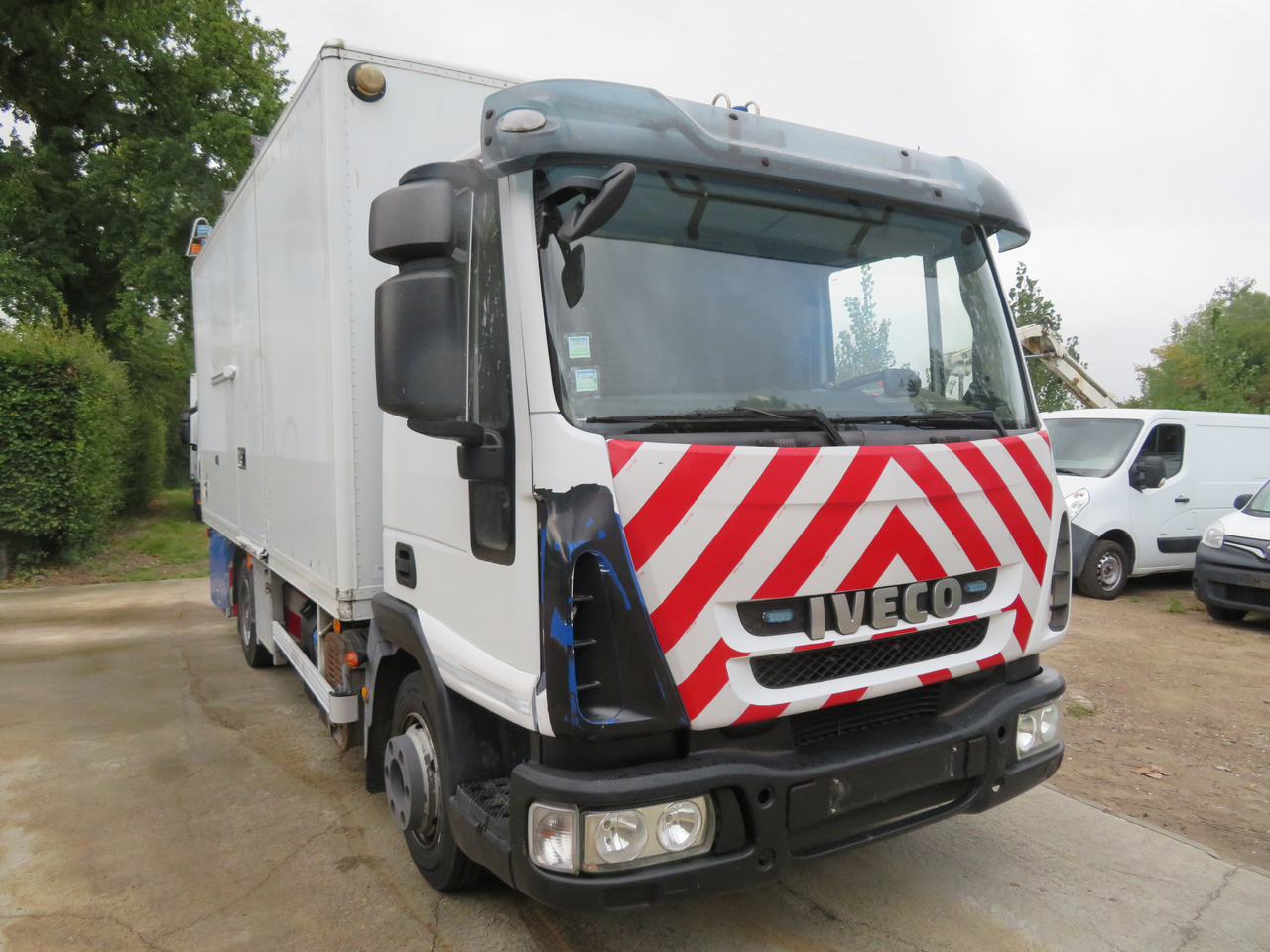 Iveco Eurocargo ML90E18 Bakwagen - Camión caja cerrada: foto 1 Iveco Eurocargo ML90E18 Bakwagen - Camión caja cerrada: foto 1
