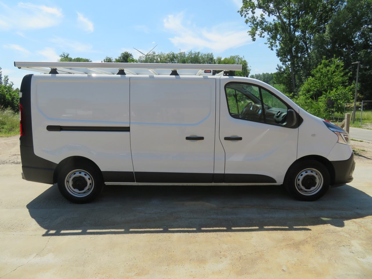 Furgoneta pequeña RENAULT Trafic 2.0dCi - L2H1: foto 8