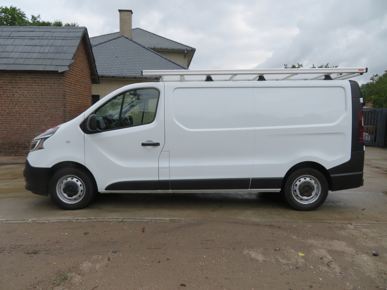RENAULT Trafic 2.0dCi - L2H1 - Furgoneta pequeña: foto 4 RENAULT Trafic 2.0dCi - L2H1 - Furgoneta pequeña: foto 4