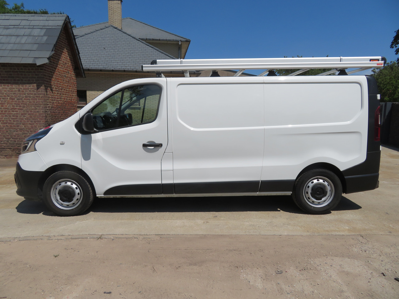 RENAULT Trafic 2.0dCi - L2H1 - Furgoneta pequeña: foto 4 RENAULT Trafic 2.0dCi - L2H1 - Furgoneta pequeña: foto 4