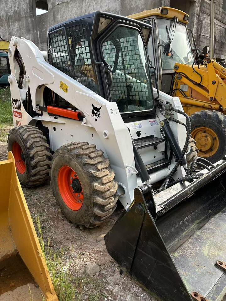 BOBCAT BOBCAT Skid Steer Loader S300 - Minicargadora: foto 1 BOBCAT BOBCAT Skid Steer Loader S300 - Minicargadora: foto 1