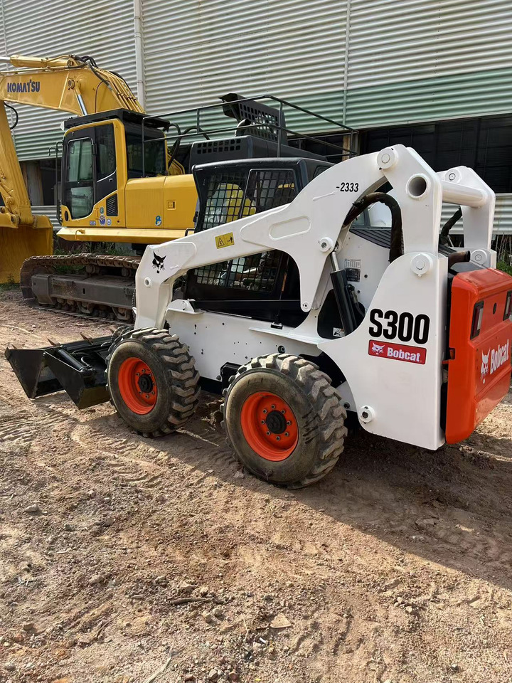 BOBCAT BOBCAT Skid Steer Loader S300 - Minicargadora: foto 4 BOBCAT BOBCAT Skid Steer Loader S300 - Minicargadora: foto 4