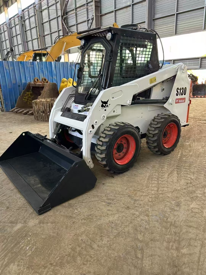 BOBCAT Skid Steer Loader S130 - Minicargadora: foto 2 BOBCAT Skid Steer Loader S130 - Minicargadora: foto 2