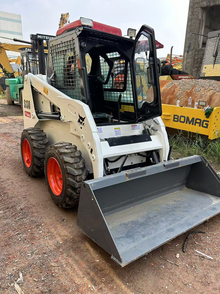 BOBCAT Skid Steer Loader S130 - Minicargadora: foto 4 BOBCAT Skid Steer Loader S130 - Minicargadora: foto 4