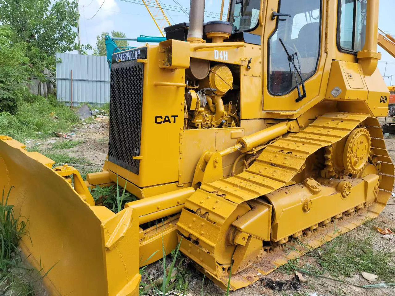 CATERPILLAR D4H - Bulldozer: foto 1 CATERPILLAR D4H - Bulldozer: foto 1