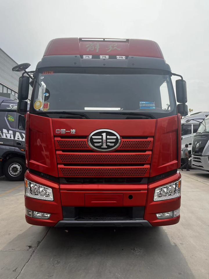 SINOTRUK Tractor Unit J6P 6X4 Manual Transmission New - Cabeza tractora: foto 2 SINOTRUK Tractor Unit J6P 6X4 Manual Transmission New - Cabeza tractora: foto 2