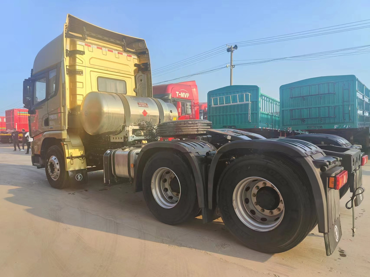 SINOTRUK X5000 6X4 Manual Tractor Unit - Cabeza tractora: foto 2 SINOTRUK X5000 6X4 Manual Tractor Unit - Cabeza tractora: foto 2
