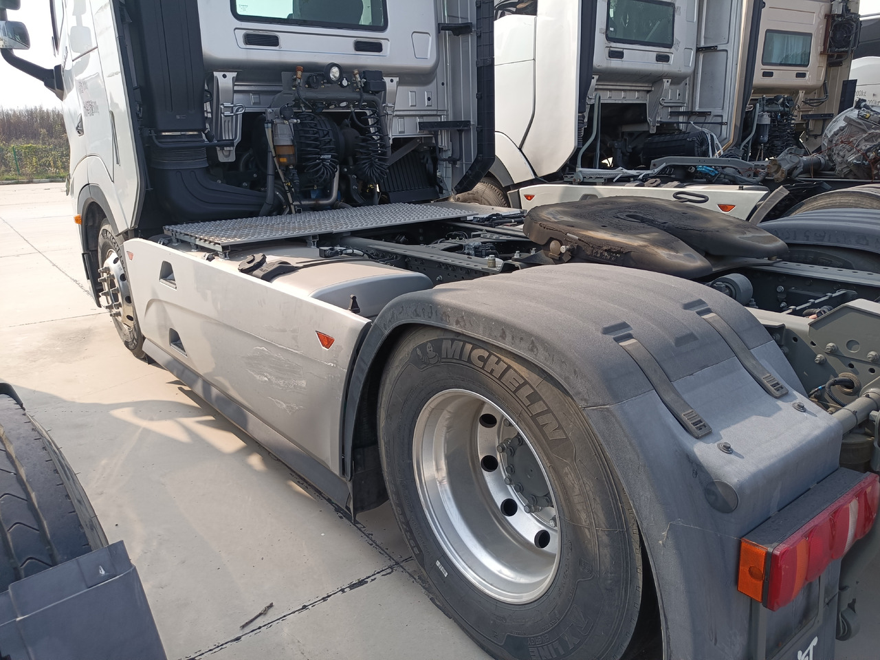 SINOTRUK Y1267 Huanghe X7 4X2 Automatic Tractor Unit - Cabeza tractora: foto 2 SINOTRUK Y1267 Huanghe X7 4X2 Automatic Tractor Unit - Cabeza tractora: foto 2