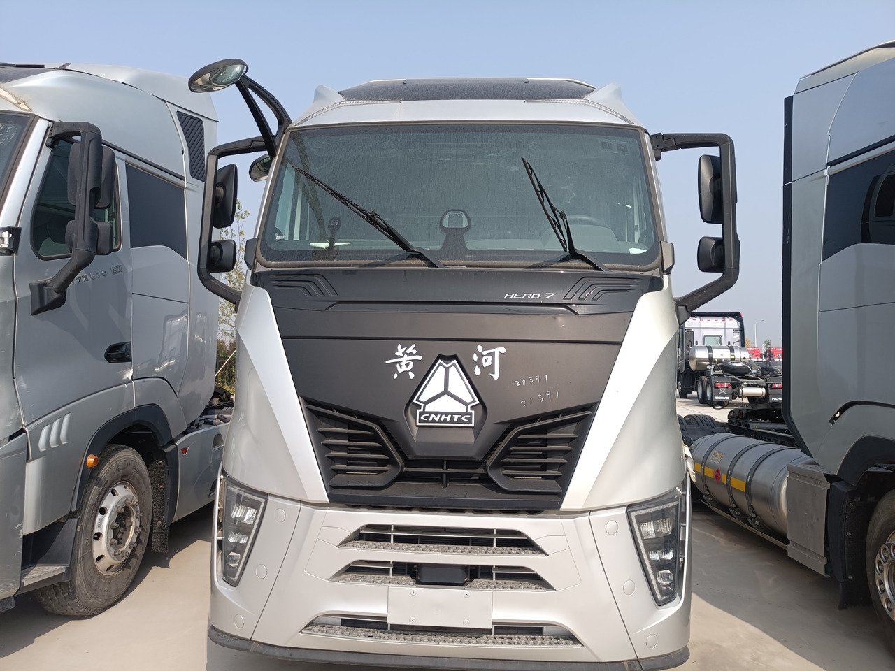 SINOTRUK Y1267 Huanghe X7 4X2 Automatic Tractor Unit - Cabeza tractora: foto 1 SINOTRUK Y1267 Huanghe X7 4X2 Automatic Tractor Unit - Cabeza tractora: foto 1