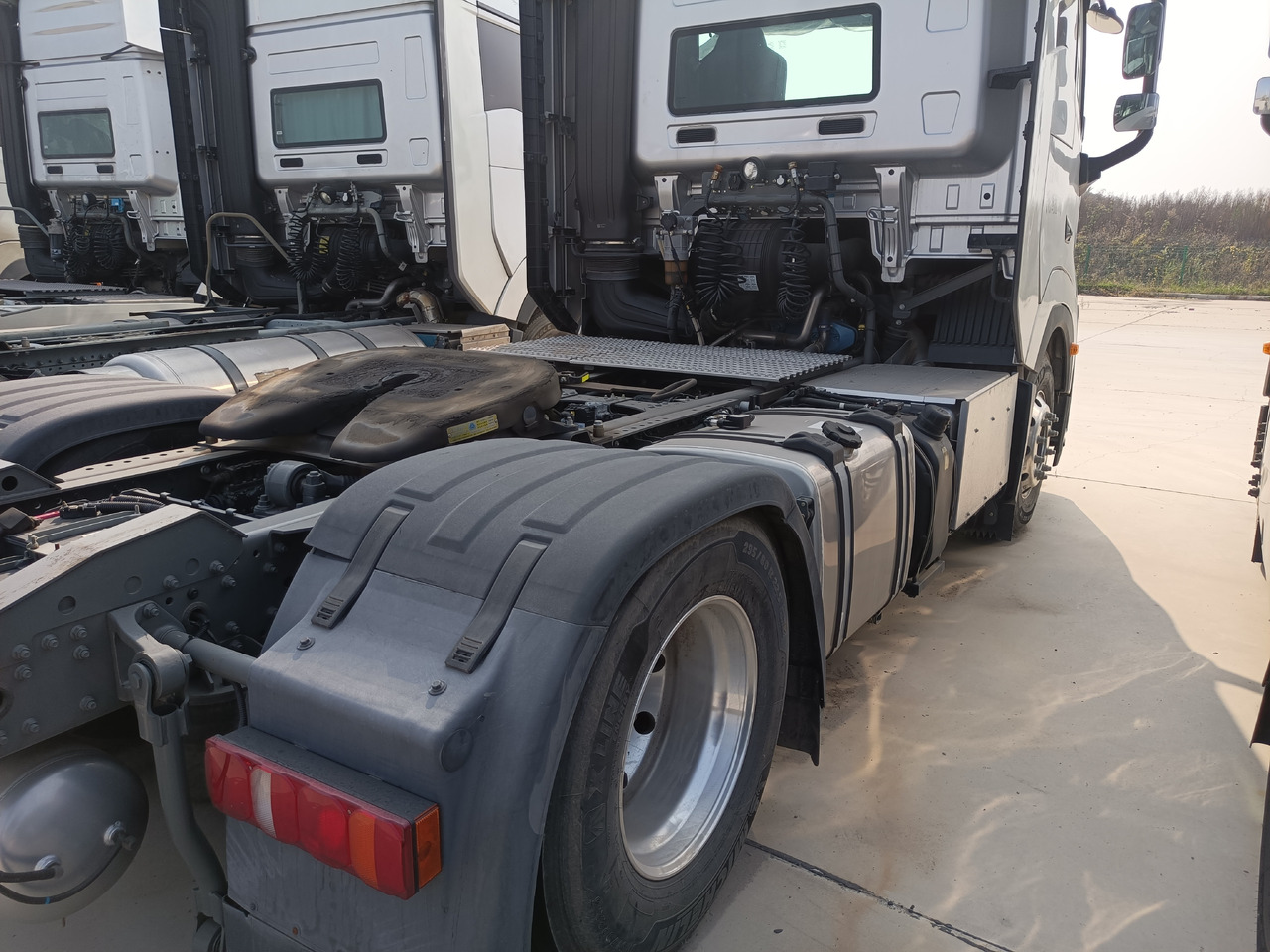 SINOTRUK Y1267 Huanghe X7 4X2 Automatic Tractor Unit - Cabeza tractora: foto 3 SINOTRUK Y1267 Huanghe X7 4X2 Automatic Tractor Unit - Cabeza tractora: foto 3