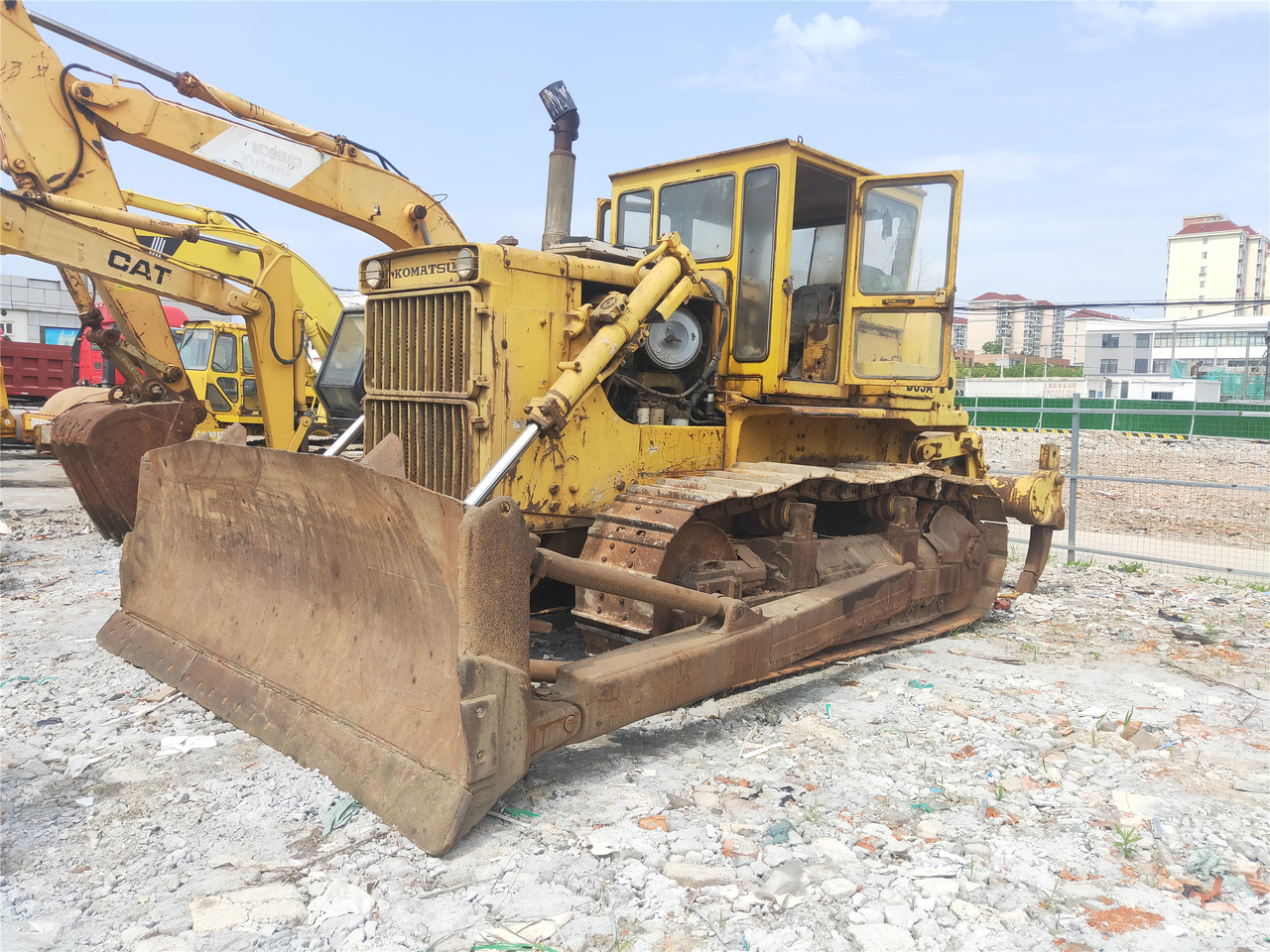 - Bulldozer: foto 1 - Bulldozer: foto 1