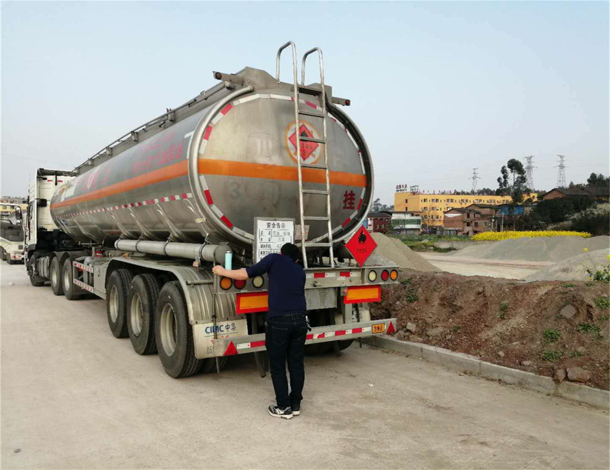 DONGFENG FUEL TANK 6X4 CLICK HERE FOR DISCOUNT - Camión cisterna: foto 5 DONGFENG FUEL TANK 6X4 CLICK HERE FOR DISCOUNT - Camión cisterna: foto 5