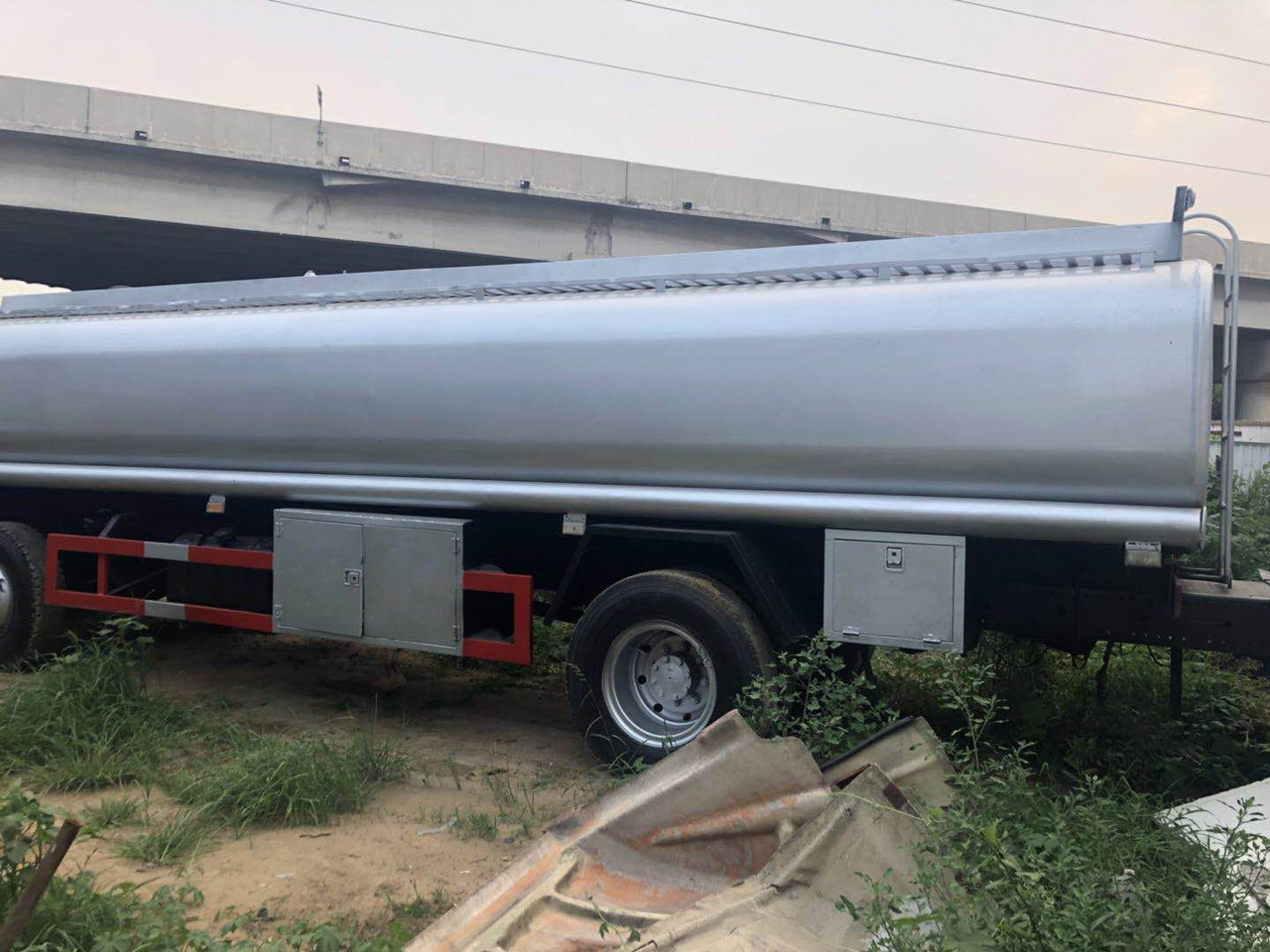 DONGFENG fuel tanker CLICK HERE FOR DISCOUNT - Camión cisterna: foto 5 DONGFENG fuel tanker CLICK HERE FOR DISCOUNT - Camión cisterna: foto 5