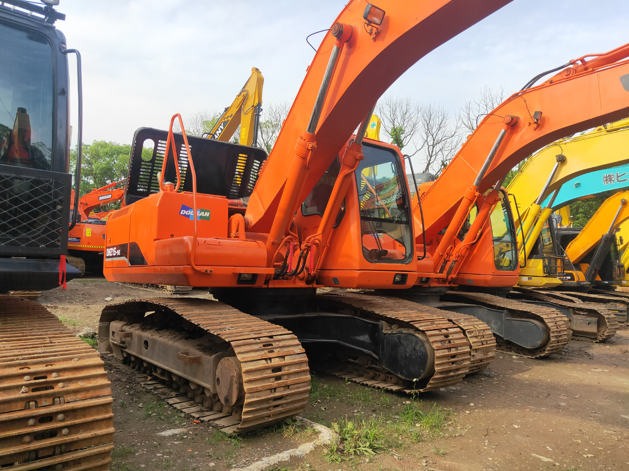 DOOSAN DH215LC-9 - Excavadora de cadenas: foto 1 DOOSAN DH215LC-9 - Excavadora de cadenas: foto 1