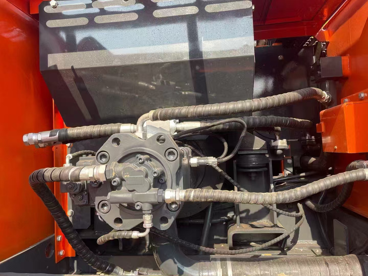 DOOSAN DH225L-9C - Excavadora de cadenas: foto 4 DOOSAN DH225L-9C - Excavadora de cadenas: foto 4