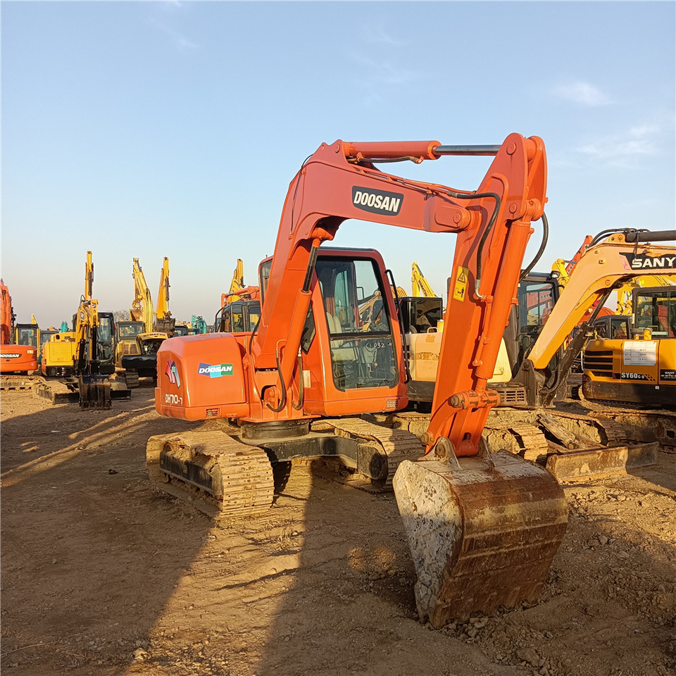 DOOSAN DH70-7 - Excavadora de cadenas: foto 2 DOOSAN DH70-7 - Excavadora de cadenas: foto 2