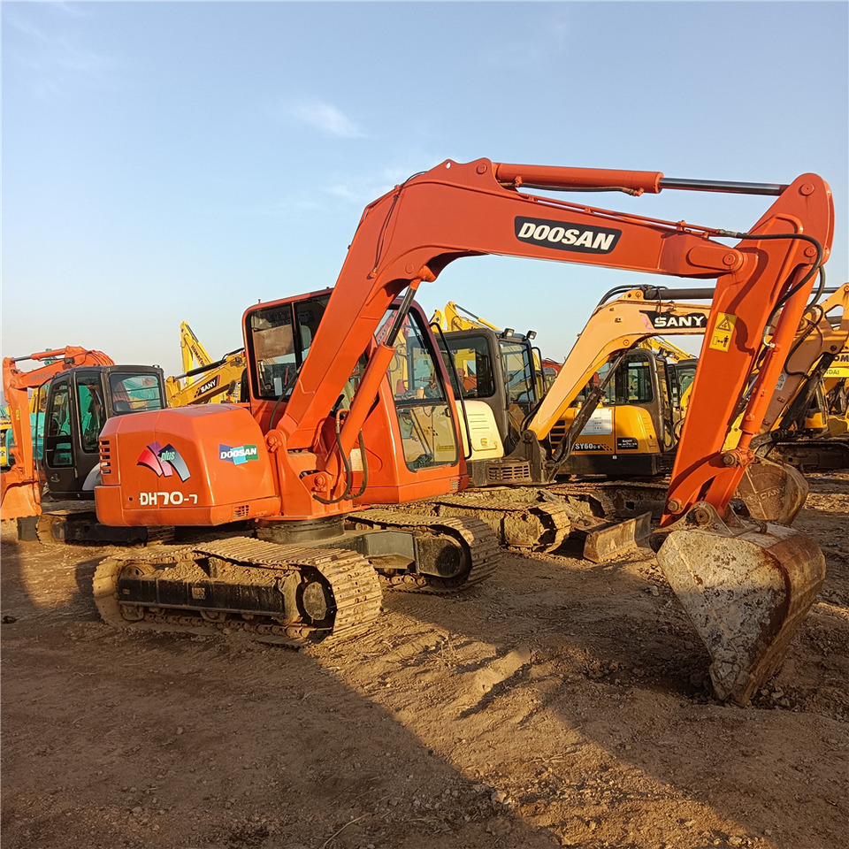 DOOSAN DH70-7 - Excavadora de cadenas: foto 1 DOOSAN DH70-7 - Excavadora de cadenas: foto 1