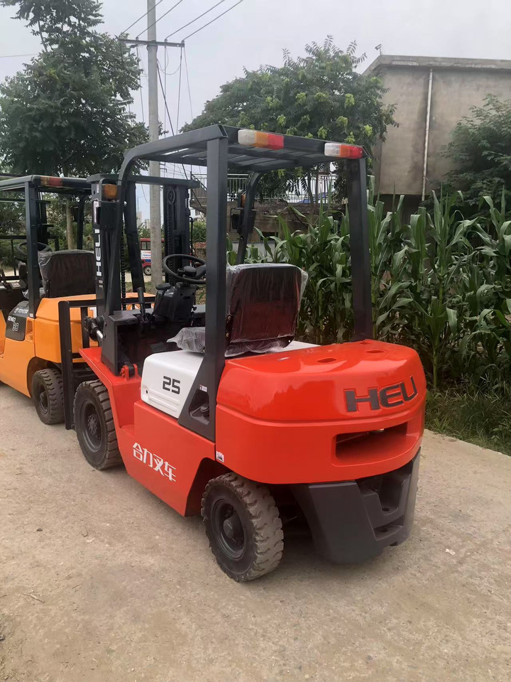 HELI 2.5 ton Fork lift Click for Discount - Carretilla elevadora diésel: foto 4 HELI 2.5 ton Fork lift Click for Discount - Carretilla elevadora diésel: foto 4