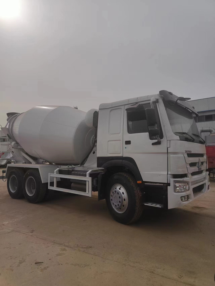 HOWO 375 Cement Mixer Truck 6*4 - Camión hormigonera: foto 3 HOWO 375 Cement Mixer Truck 6*4 - Camión hormigonera: foto 3