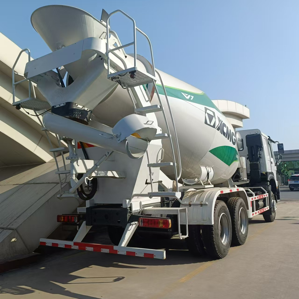 HOWO 6*4 Cement Mixer Truck - Camión hormigonera: foto 4 HOWO 6*4 Cement Mixer Truck - Camión hormigonera: foto 4