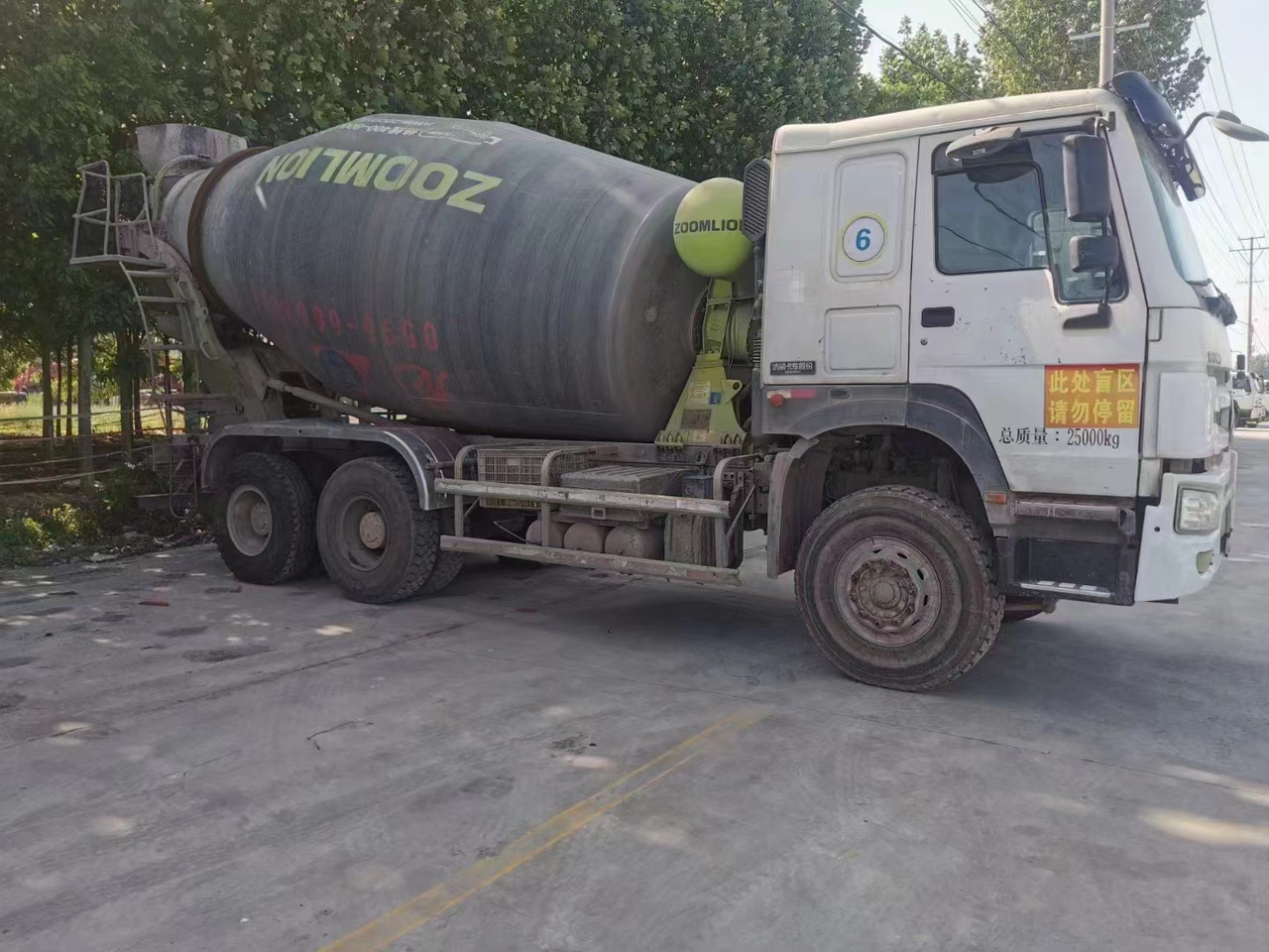 HOWO 6*4 Cement Mixer Truck - Camión hormigonera: foto 4 HOWO 6*4 Cement Mixer Truck - Camión hormigonera: foto 4