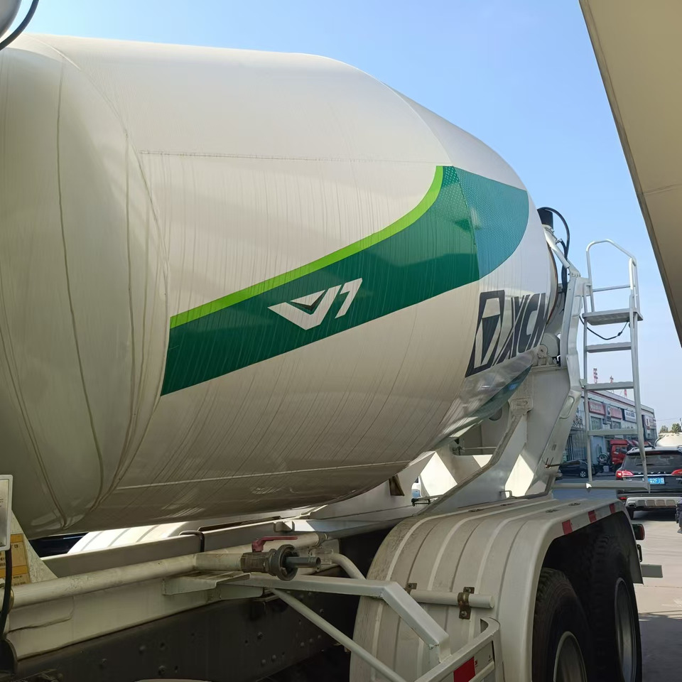 HOWO 6*4 Cement Mixer Truck - Camión hormigonera: foto 5 HOWO 6*4 Cement Mixer Truck - Camión hormigonera: foto 5