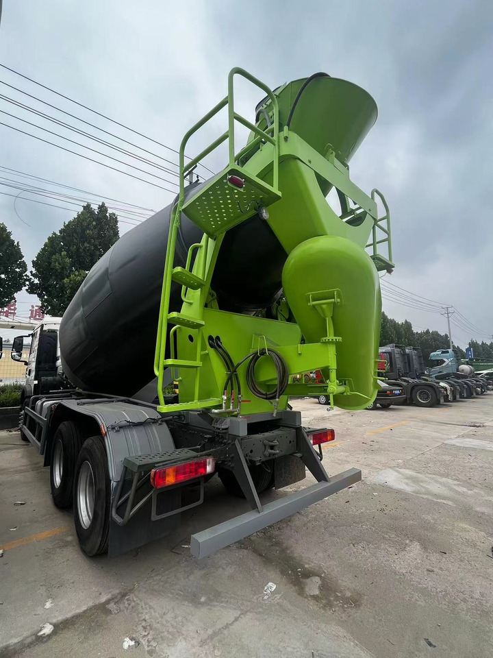 HOWO TX350 Cement Mixer Truck - Camión hormigonera: foto 4 HOWO TX350 Cement Mixer Truck - Camión hormigonera: foto 4