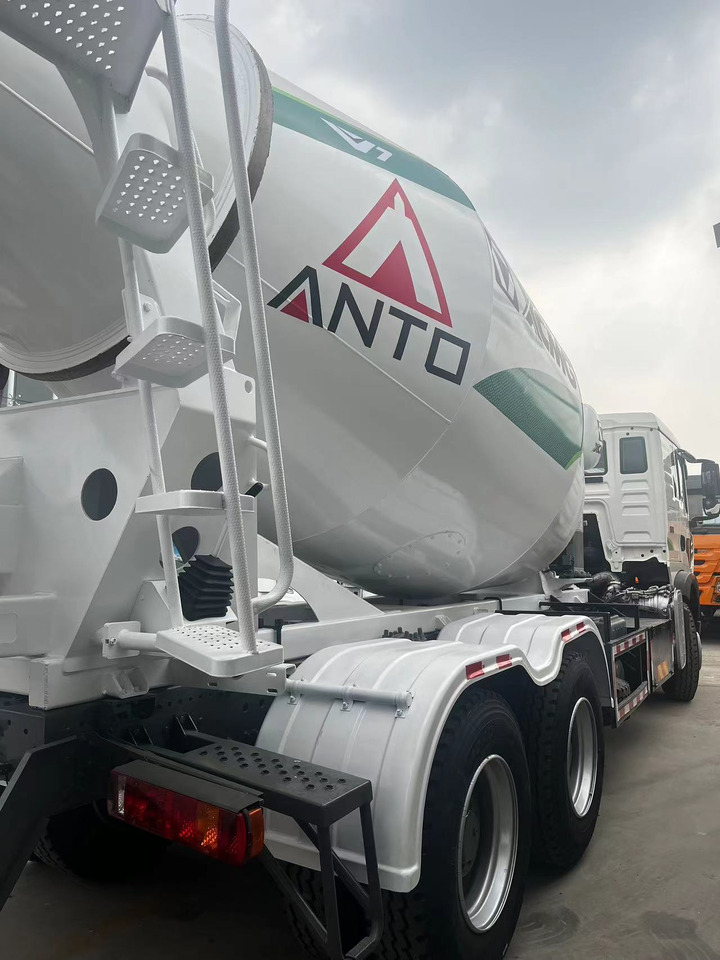HOWO TX350 Cement Mixer Truck - Camión hormigonera: foto 5 HOWO TX350 Cement Mixer Truck - Camión hormigonera: foto 5