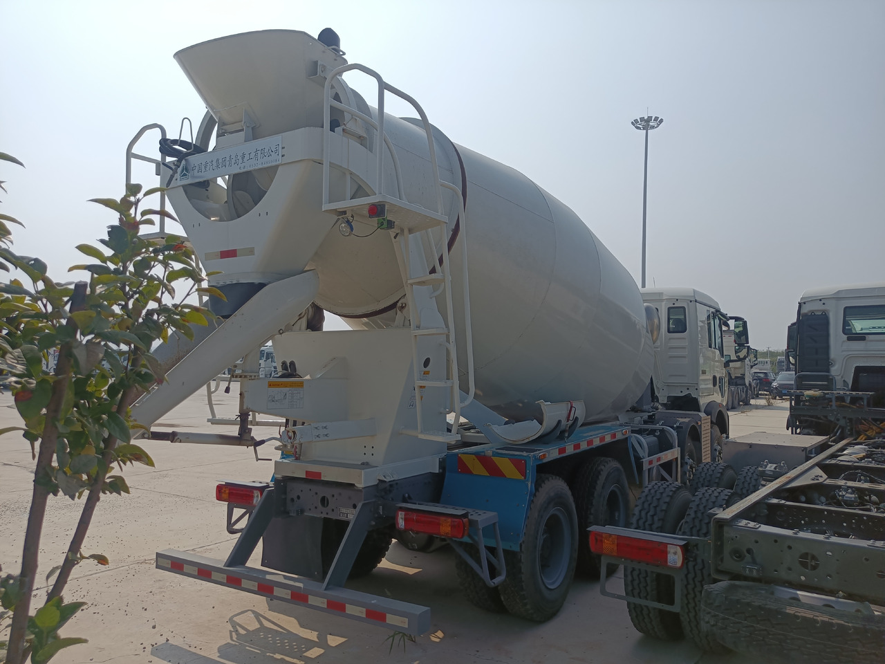 HOWO TX350 Cement Mixer Truck - Camión hormigonera: foto 5 HOWO TX350 Cement Mixer Truck - Camión hormigonera: foto 5