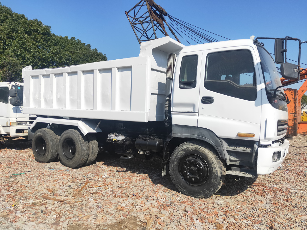 ISUZU 6X4 Great Deal Ready to Ship - Camión volquete: foto 2 ISUZU 6X4 Great Deal Ready to Ship - Camión volquete: foto 2
