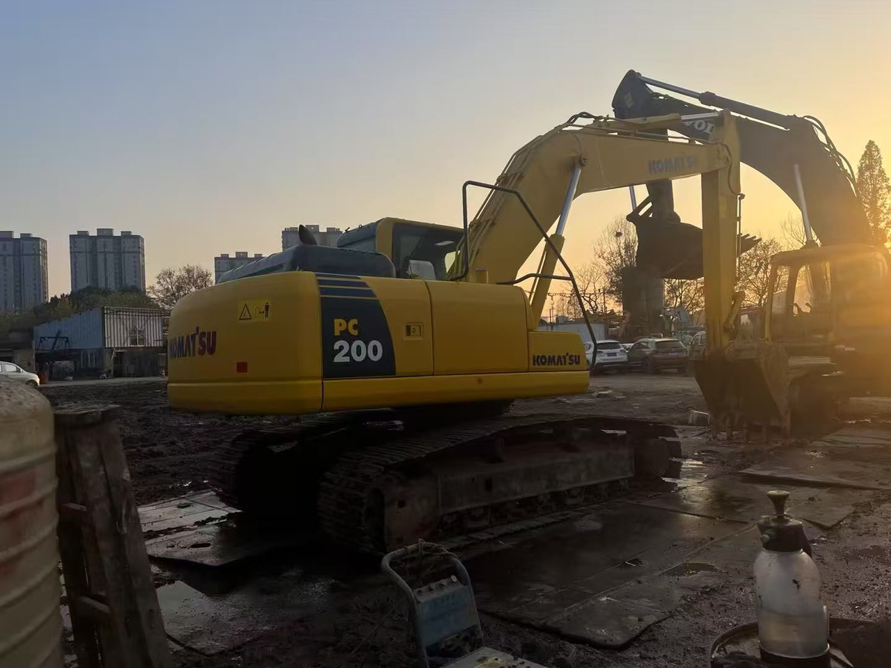 KOMATSU PC200-8 - Excavadora de cadenas: foto 1 KOMATSU PC200-8 - Excavadora de cadenas: foto 1