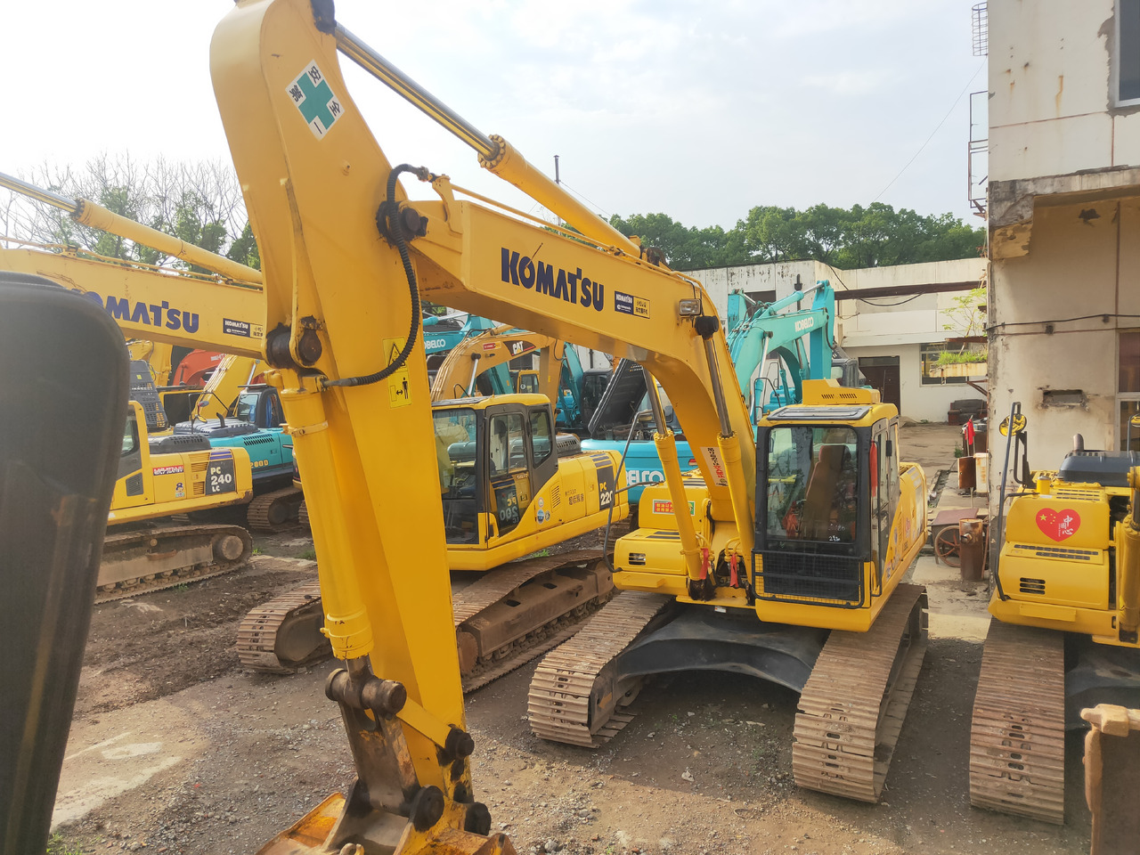 KOMATSU PC200L - Excavadora de cadenas: foto 2 KOMATSU PC200L - Excavadora de cadenas: foto 2