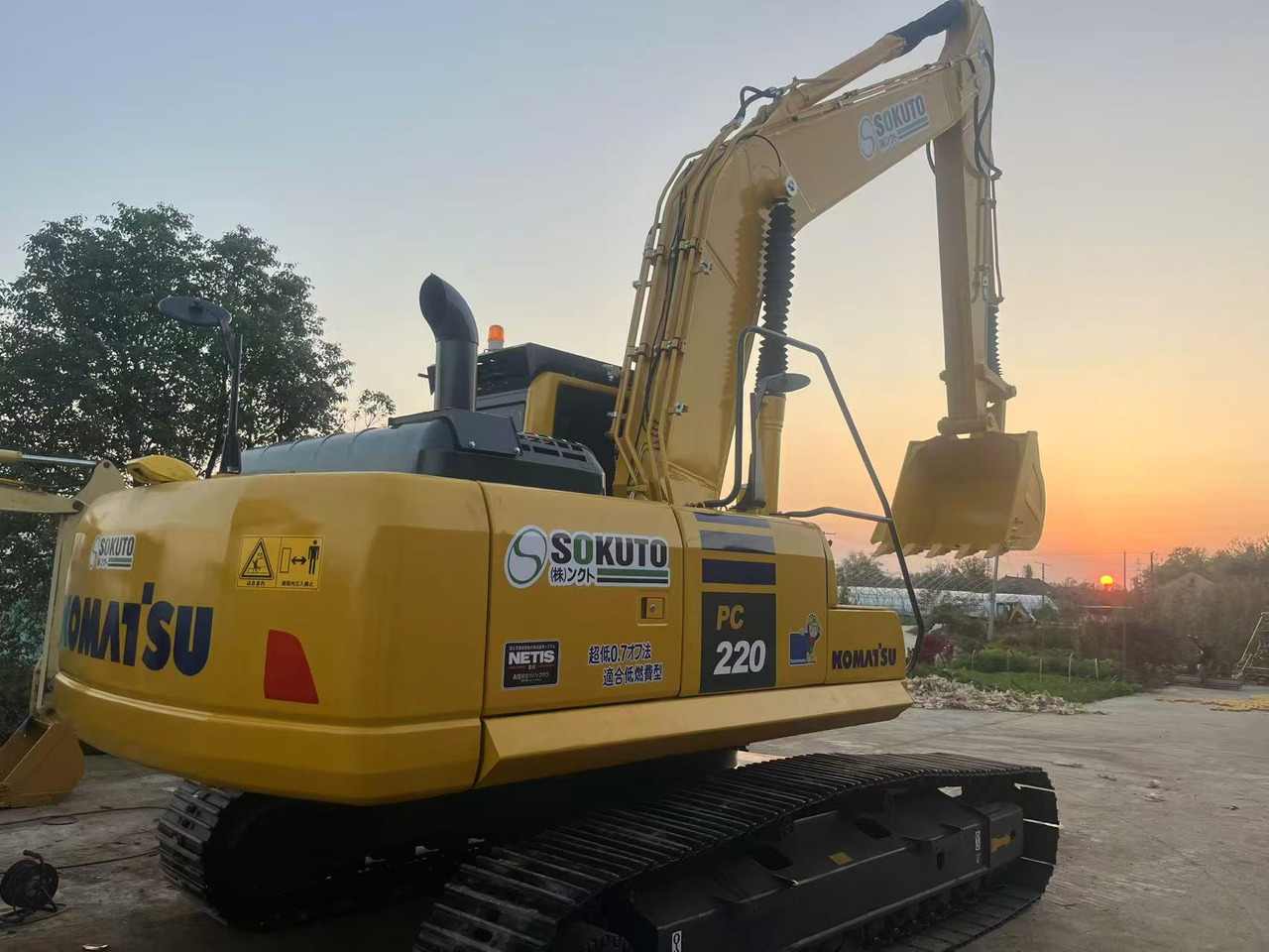 KOMATSU PC220 - Excavadora de cadenas: foto 2 KOMATSU PC220 - Excavadora de cadenas: foto 2