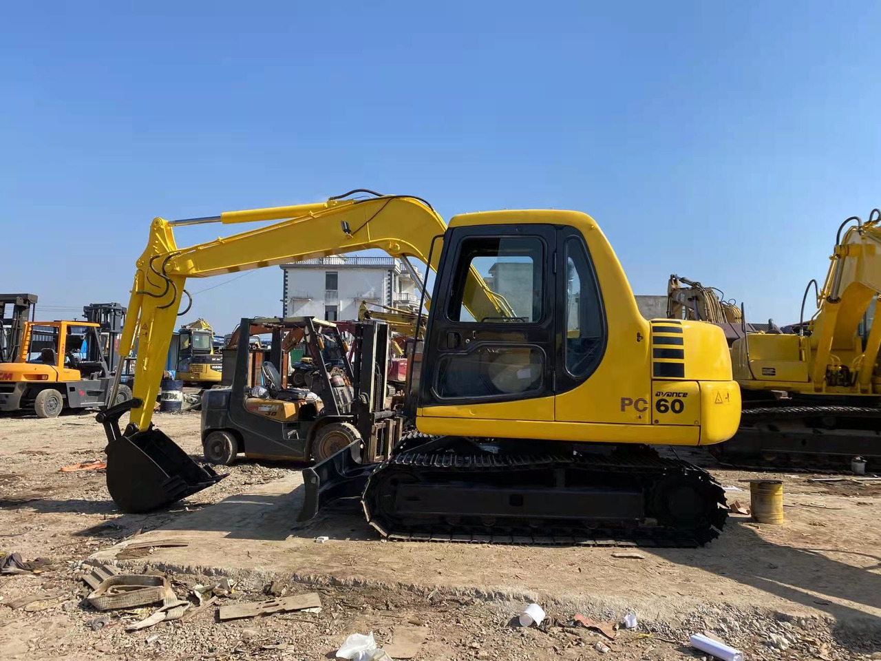KOMATSU PC60-7 - Excavadora de cadenas: foto 1 KOMATSU PC60-7 - Excavadora de cadenas: foto 1