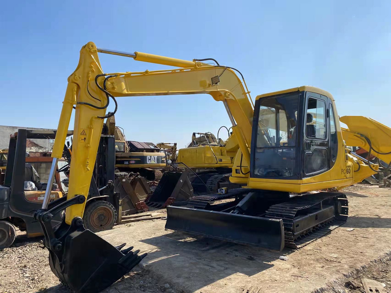 KOMATSU PC60-7 - Excavadora de cadenas: foto 2 KOMATSU PC60-7 - Excavadora de cadenas: foto 2