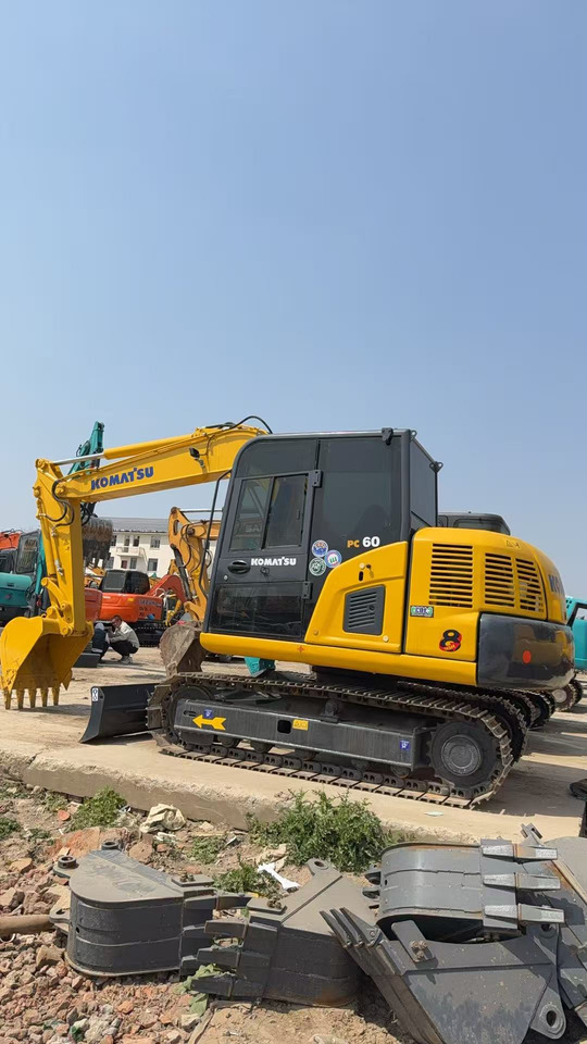 KOMATSU PC60 - Excavadora de cadenas: foto 1 KOMATSU PC60 - Excavadora de cadenas: foto 1