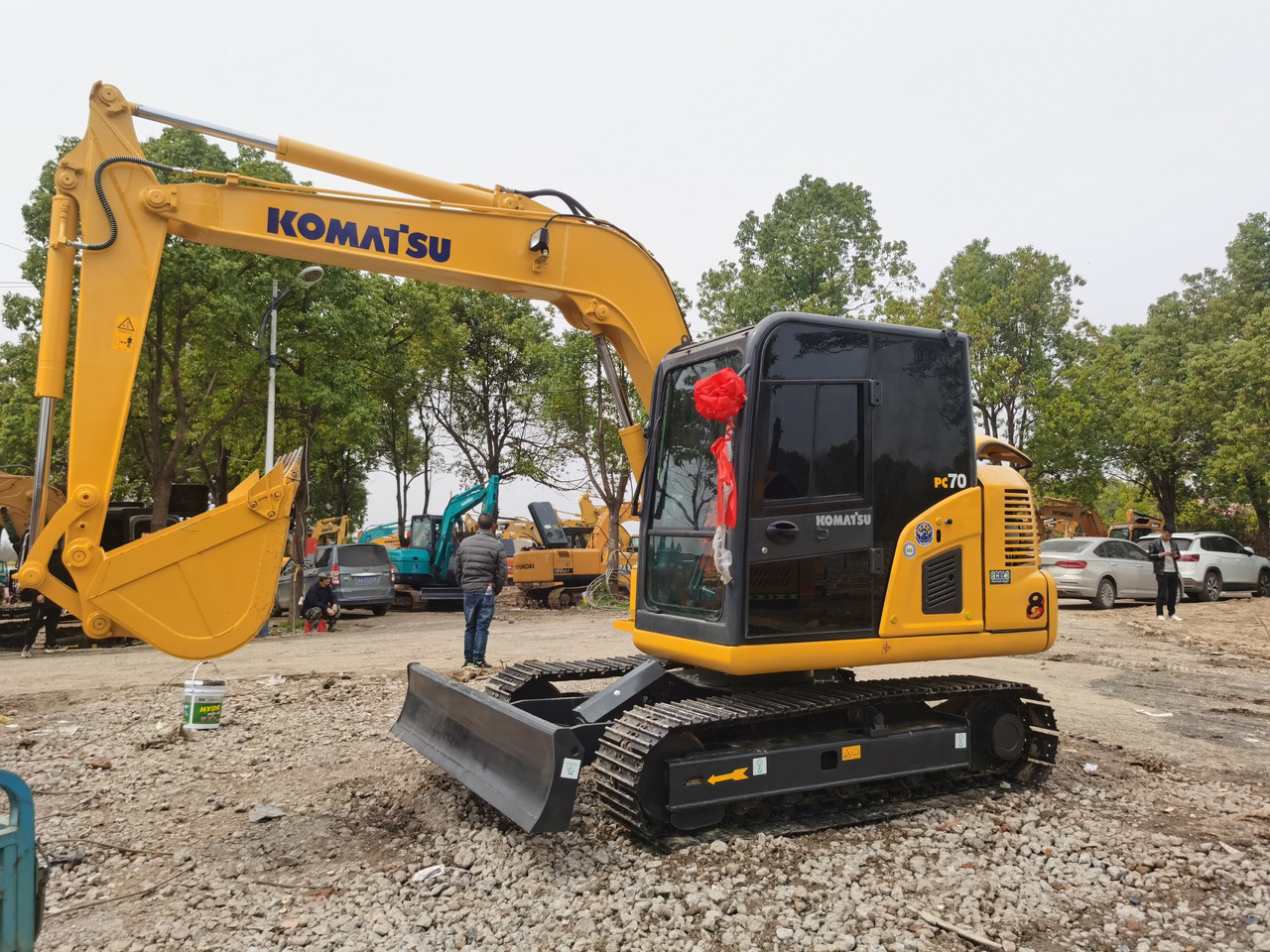 KOMATSU PC70-8 - Excavadora de cadenas: foto 1 KOMATSU PC70-8 - Excavadora de cadenas: foto 1