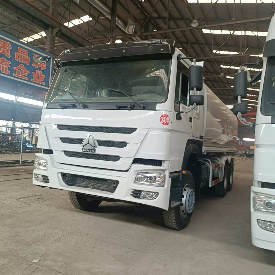 SINOTRUK HOWO 371 - Camión cisterna: foto 1 SINOTRUK HOWO 371 - Camión cisterna: foto 1