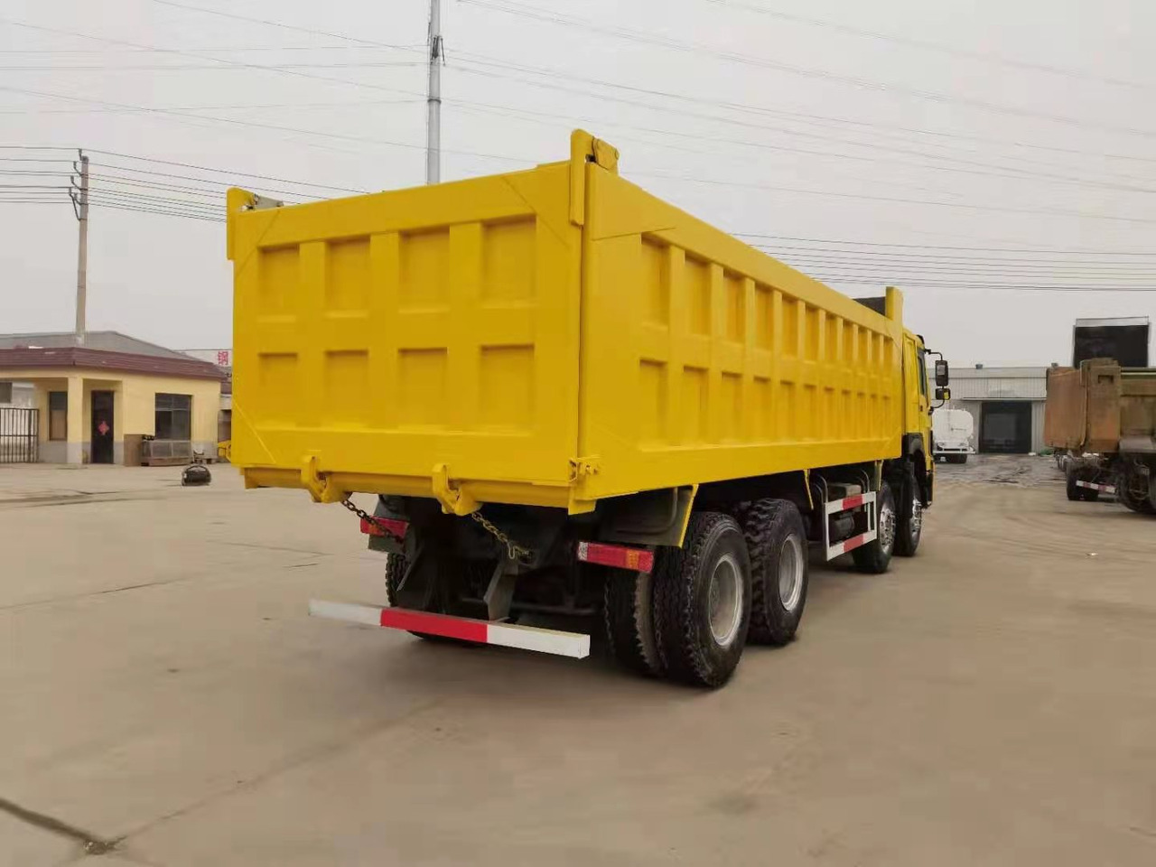 SINOTRUK HOWO 375 8X4 CLICK HERE FOR DISCOUNT - Camión volquete: foto 4 SINOTRUK HOWO 375 8X4 CLICK HERE FOR DISCOUNT - Camión volquete: foto 4
