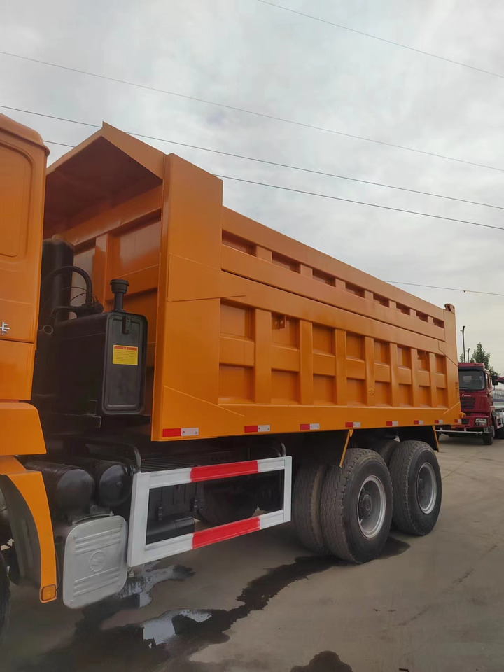 SINOTRUK HOWO 8x4 F3000 Dump Trruck Click for Discount - Camión volquete: foto 2 SINOTRUK HOWO 8x4 F3000 Dump Trruck Click for Discount - Camión volquete: foto 2