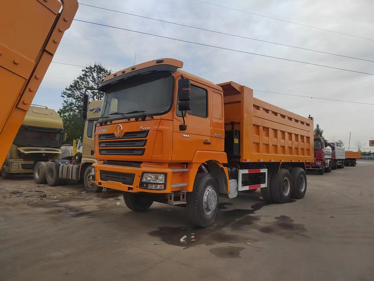 SINOTRUK HOWO 8x4 F3000 Dump Trruck Click for Discount - Camión volquete: foto 1 SINOTRUK HOWO 8x4 F3000 Dump Trruck Click for Discount - Camión volquete: foto 1